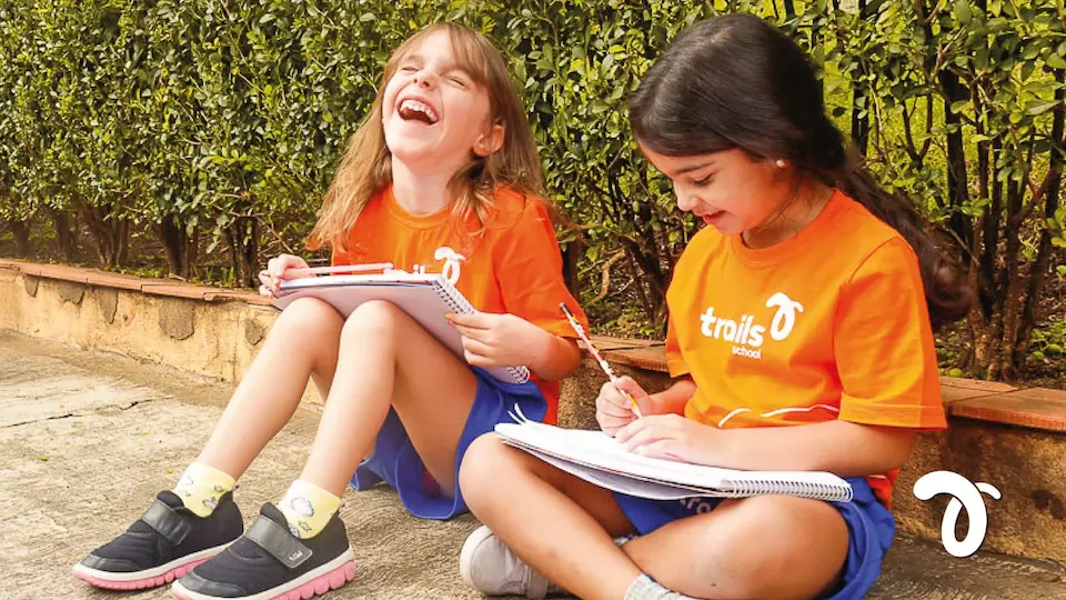 Aluna com certificado Cambridge na Trails School